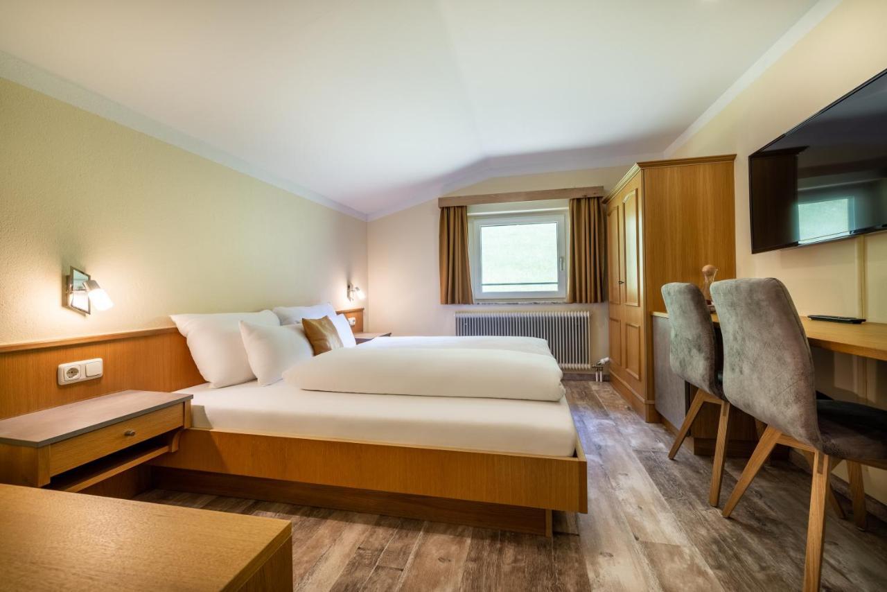 Hotel Der Burgblick-Adults Only Werfen Exterior foto
